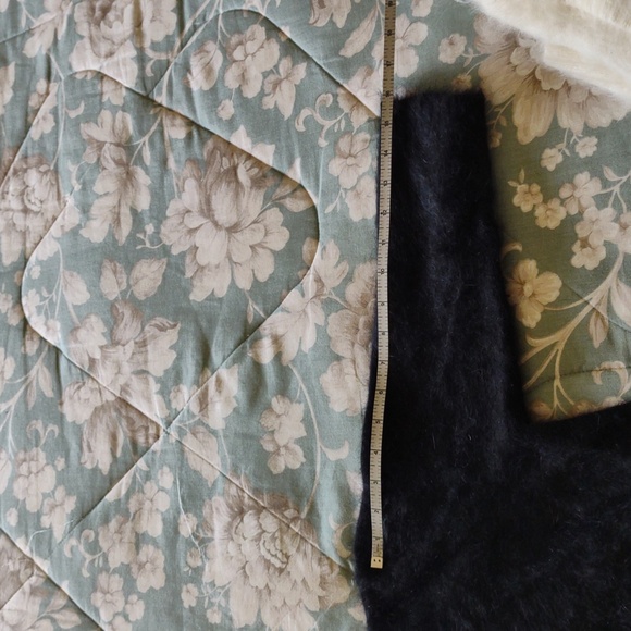 TAHARI CROPPED SWEATER - Picture 8 of 8